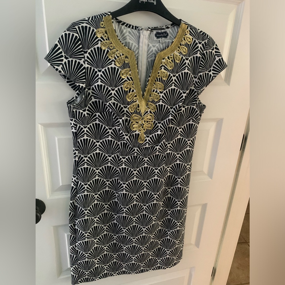 Ladies short sleeve, V neck, cap sleeve dress